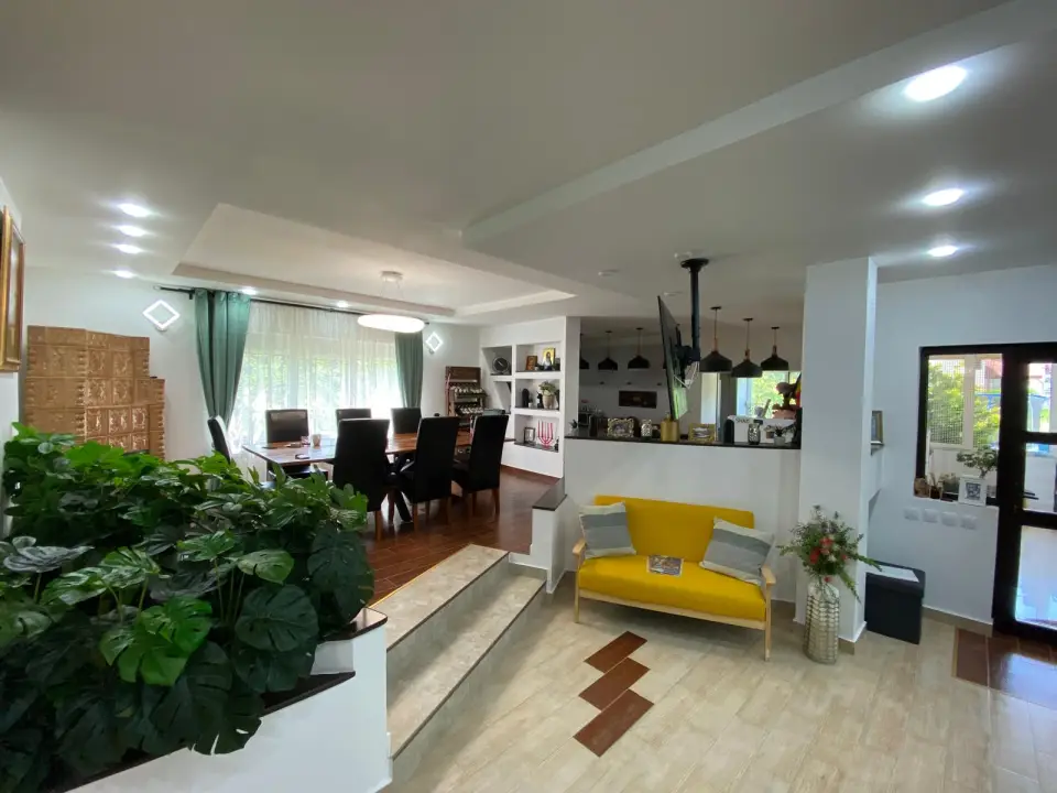 casa de vânzare în Moara Vlăsiei, Ilfov - spațiu generos cu vederi spre lac